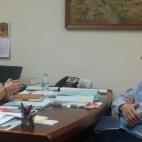 La Diputada Provincial Yolanda Ramírez se interesa por las demandas del Alcalde de Alcolea de las Peñas
