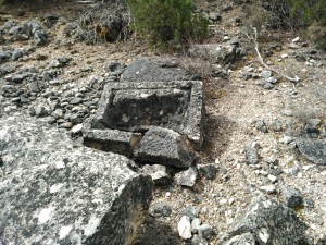 Restos arqueológicos durante la ruta de senderismo desde Viana de Jadraque.